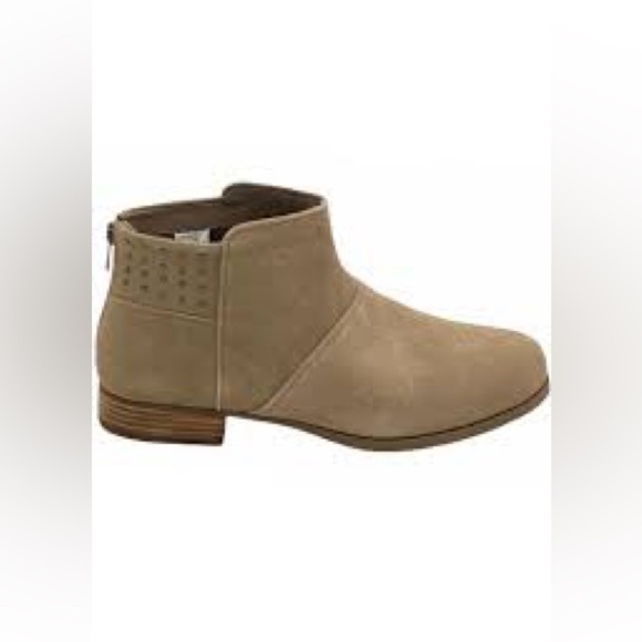 Koolaburra by UGG tan suede ankle boots size 9 - Picture 1 of 8